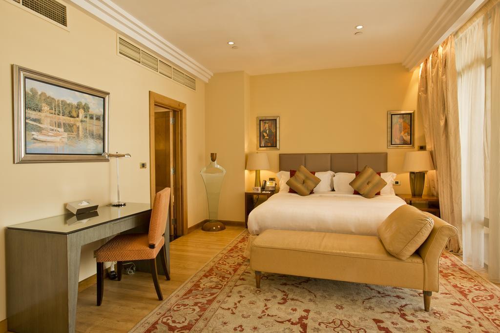 Phoenicia Apartment